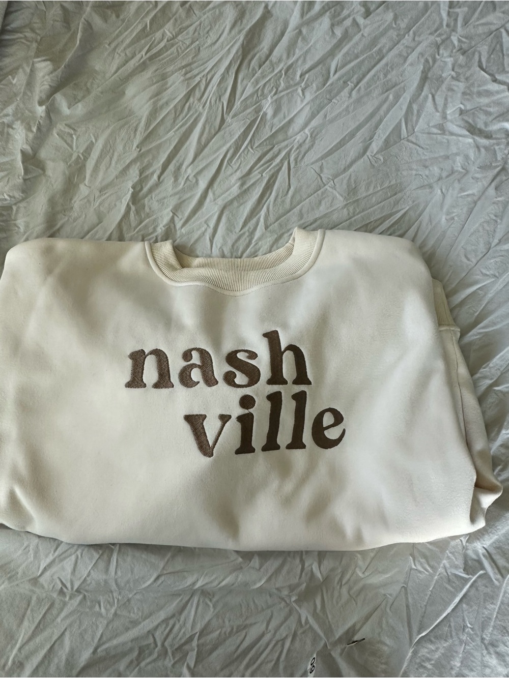 Cream Crewneck Sweatshirt with Brown "Nashville" Embroidery